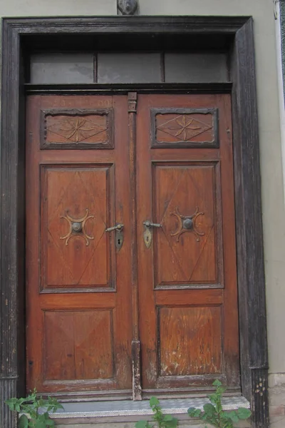 Vintage Drewniane Drzwi Wejście Starego Budynku — Zdjęcie stockowe