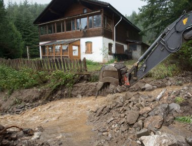 Şiddetli yağış sonrası çamur, çamur ve çamur yüzünden oluşan fırtına hasarı
