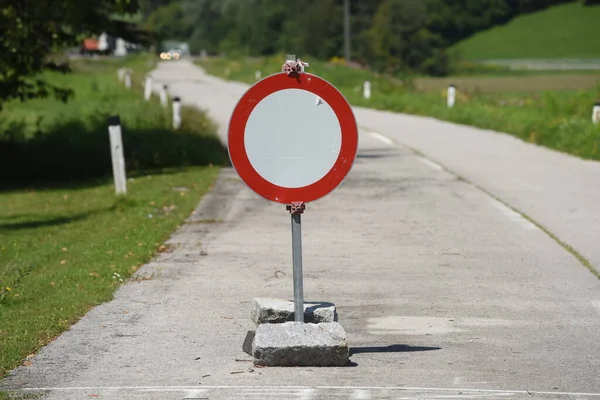 Verbod Het Rijden Weg Zingen Rode Cirkel Met Witte Vulling — Stockfoto