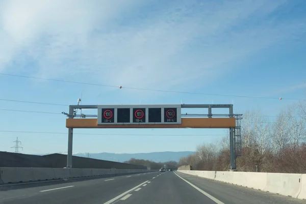 Controlo Emissões Redução Poeiras Finas Através Limites Velocidade Estrada — Fotografia de Stock