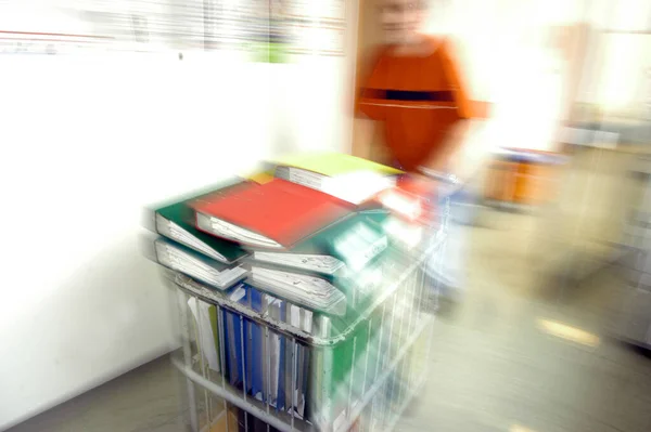 Trasporto Fascicoli Nell Amministrazione Nell Organizzazione Dell Ufficio — Foto Stock