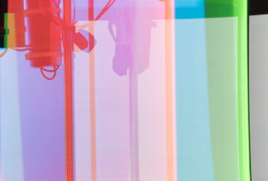 Farklı renkte nesneler ve şekiller, renkli düzenleme ve tasarım