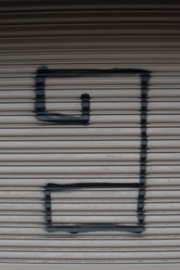 Bir yüzey üzerinde kenarlı şekil, şekil ve doku olan nesne