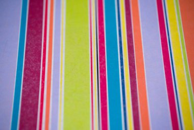 Farklı renkte nesneler ve şekiller, renkli düzenleme ve tasarım