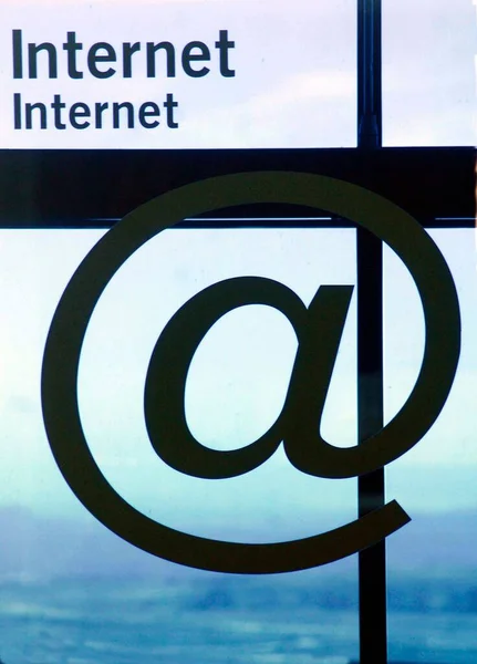 Signe Comme Symbole Pour Utilisation Internet Étant Ligne — Photo