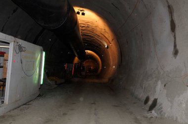 bir demiryolu tüneli inşaatı, demiryolu ağı ve tünel inşaatı