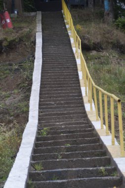 yaya köprüsü ya da yaya geçidi, yaya olarak yürümek için inşaat