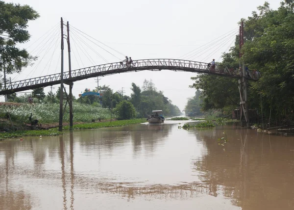 ベトナムの交通と輸送のための木製の橋 — ストック写真