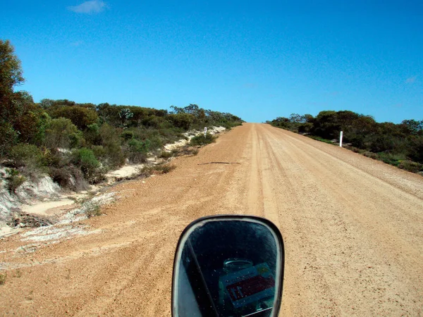 澳大利亚沙漠中的街道 内陆的公路交通 — 图库照片