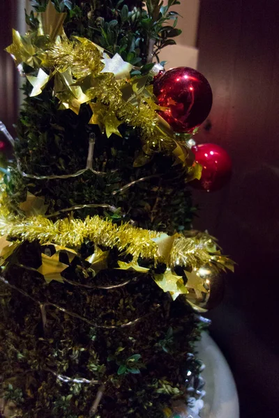 Karácsonyfa Díszítésként Ünnepi Szezonban — Stock Fotó