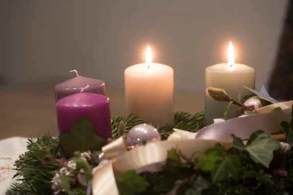 Adventskrans Met Twee Kaarsen Tweede Komst — Stockfoto