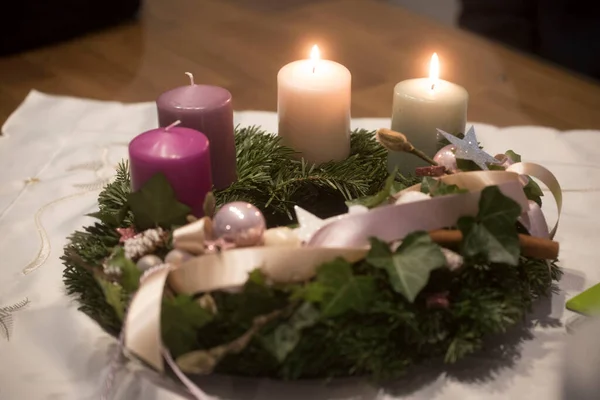 Adventskrans Met Twee Kaarsen Tweede Komst — Stockfoto