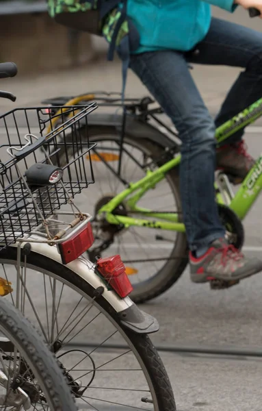 Jazda Rowerze Mieście Ruch Drogowy Mobilność — Zdjęcie stockowe