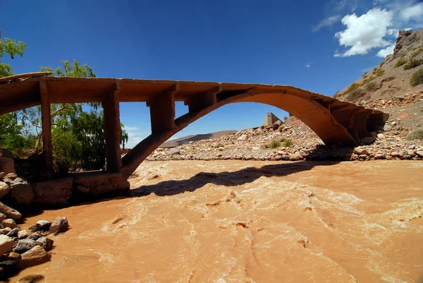 Uma Ponte Viga Concreto Como Uma Estrutura Que Atravessa Obstáculos — Fotografia de Stock