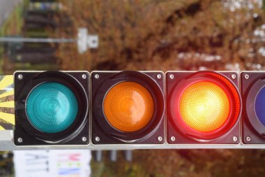 Bisiklet sürücüleri için trafik ışığı, yol trafiğinde güvenlik ölçümü
