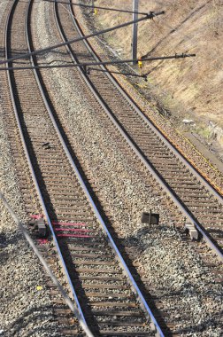 Demiryolu trafiğinde çift iz, demiryolu ile hareketlilik için raylar