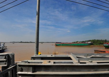 Vietnam 'daki Mekong nehrinde nakliye ve gemi trafiği