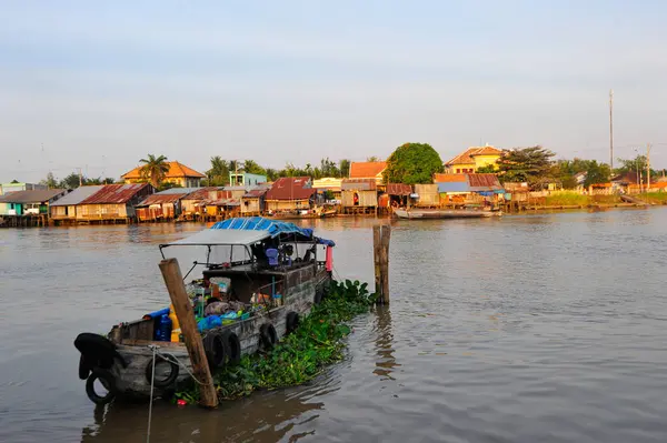 ベトナムのメコン川での船舶輸送 — ストック写真