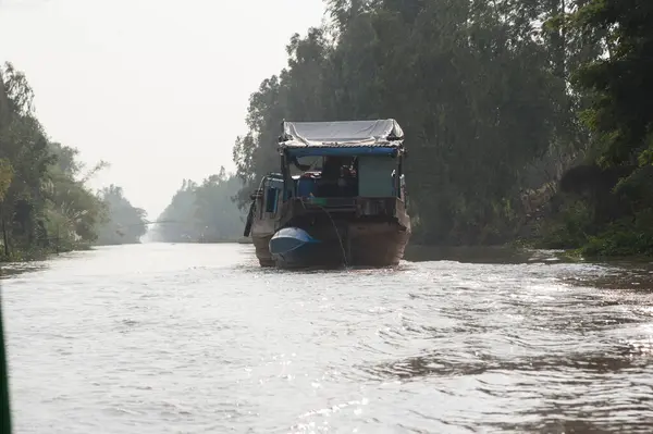 ベトナムのメコン川での船舶輸送 — ストック写真