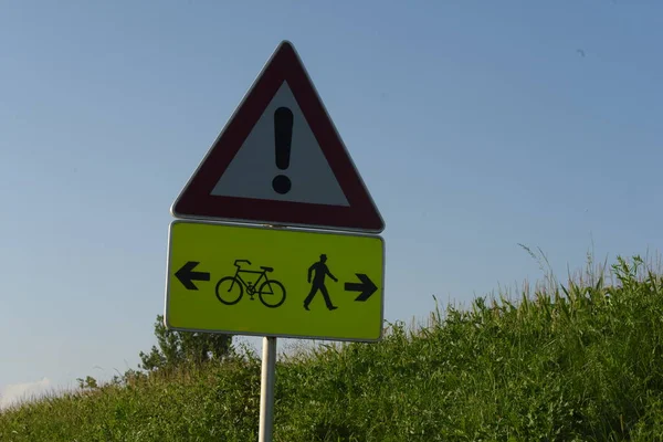 Attentie Verkeersbord Rood Driehoekig Waarschuwingsbord — Stockfoto