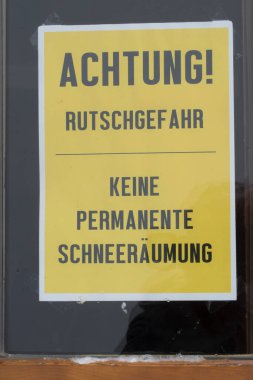 Kışın kayma tehlikesi, kaygan yüzey uyarı işareti