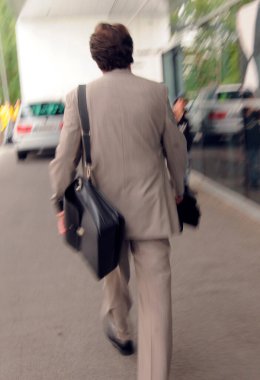 Yalnızlık ya da yönetimde yalnızlık, liderlikte yalnız bir adam.