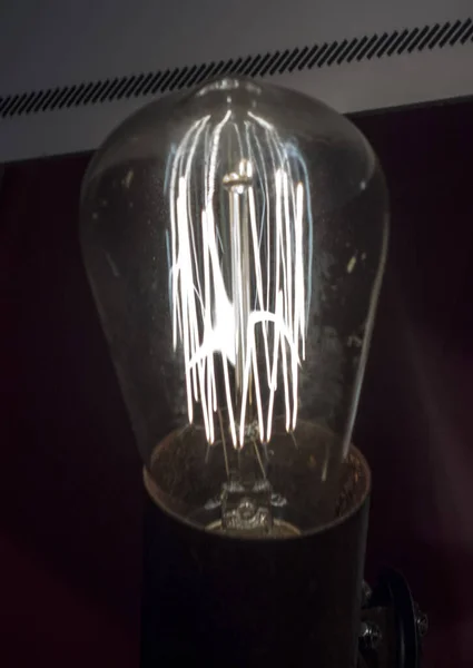 Una Lampadina Illuminazione Elettrica Edificio — Foto Stock