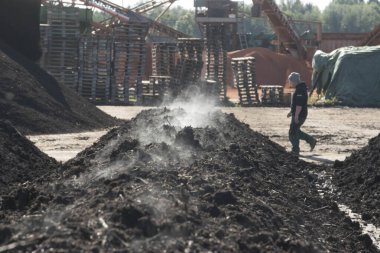 kullanılabilir arazi ve tarım için humus üretimi