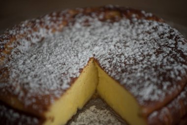 Cheesecake, pastaneden veya pastaneden tatlı bir çöl.
