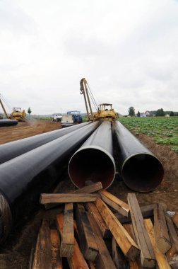 Petrol nakli, enerji kaynakları ve dağıtımı için petrol boru hattı