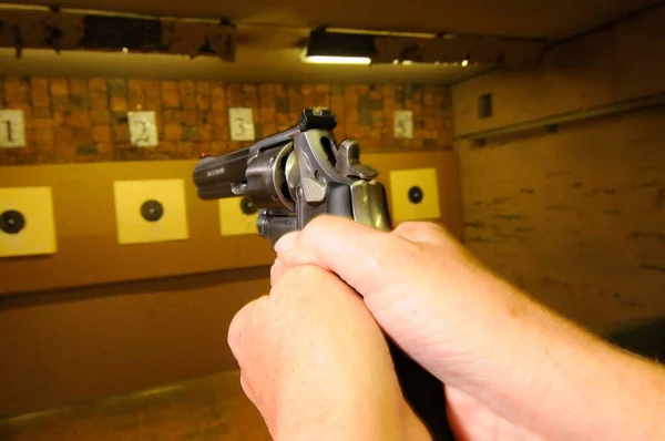 Shooter Țintă Gamă Tragere Sporturi Interior Armă — Fotografie, imagine de stoc