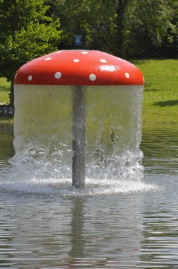 Kaynar su, temizleme ve içme için ferahlatıcı ıslak bir sıvı.