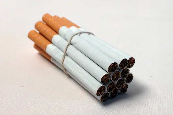 Het Roken Van Sigaretten Nicotineverslaving Die Schadelijk Zijn Voor Gezondheid — Stockfoto