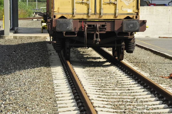 Een Goederentrein Voor Goederenvervoer Spoor — Stockfoto