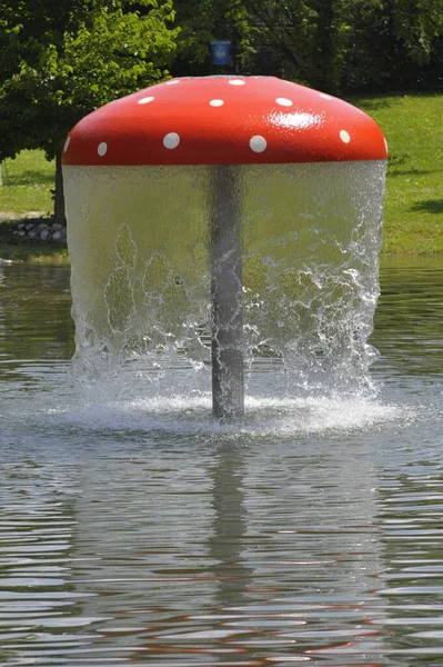 Blubberndes Wasser Eine Erfrischende Feuchte Flüssigkeit Zum Reinigen Und Trinken — Stockfoto