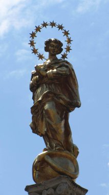 Hristiyanlığın dini sembolü Bakire Meryem 'in hayranlığı.