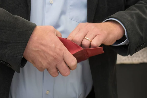 Opening Red Leather Wallet Coins Paying Cash — Stock Photo, Image