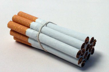 sigara ve sigara, bağımlılık yapıcı bir uyuşturucu ve sağlık için zararlı
