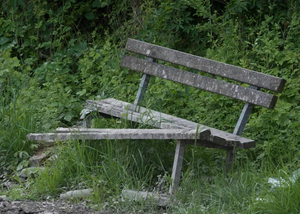 Vandalism Parkbänk Skadad Bänk Park — Stockfoto