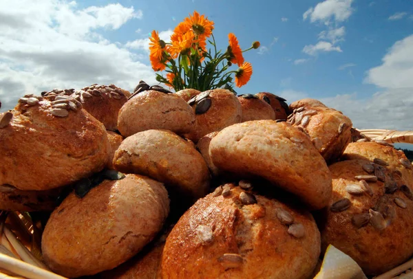 Brötchen Oder Semmeln Aus Der Bäckerei Frisch Gebackene Waren — Stockfoto