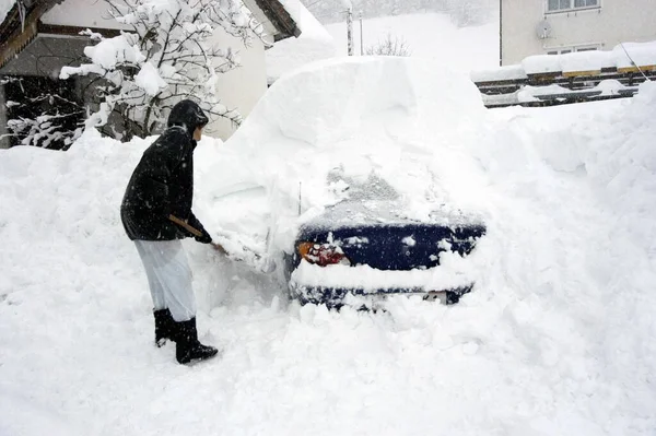Removing Snow Car Snow Cleaning Winter Day — Stock Photo, Image