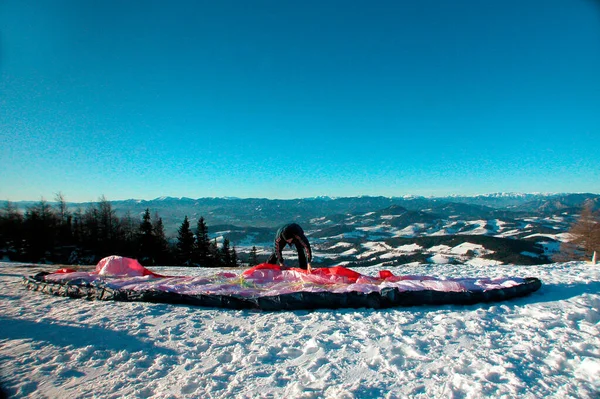 Paralotniarstwo Alpach Zimą Sporty Świeżym Powietrzu Górach — Zdjęcie stockowe