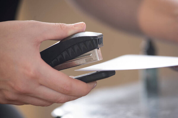 работа в офисе, организационных структурах и администрации на государственной службе