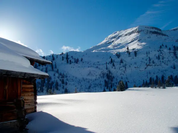 Zaśnieżony Krajobraz Górski Rejonie Fanes Południowym Tyrolu — Zdjęcie stockowe