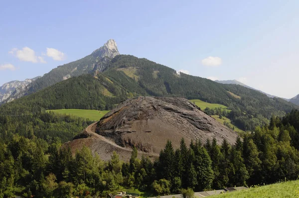 Gałąź Żużla Górnictwa Rud Żelaza Niedaleko Miasta Eisenerz Austria — Zdjęcie stockowe