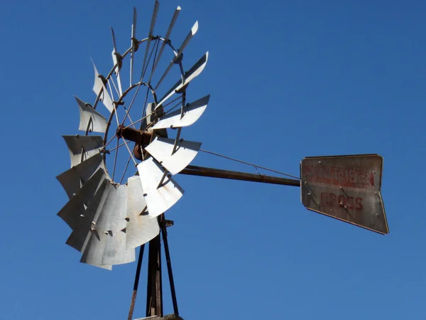 Väderkvarn Eller Vindhjul För Vattenförsörjning Australien — Stockfoto