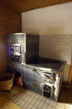 Dairenin iç tasarımının bir parçası olarak eski mutfak