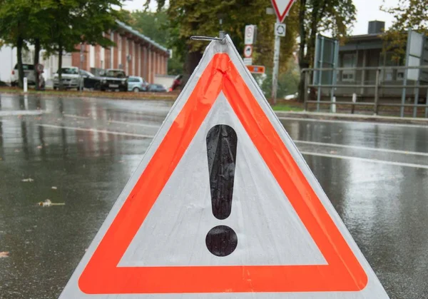 Tráfego Atenção Sinal Estrada Triângulo Vermelho Como Aviso Prévio — Fotografia de Stock