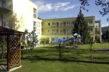 Bahçe tasarımında yeşil alan, Bahçede yeşil çimen