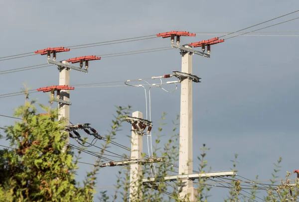 Alimentation Énergétique Avec Poteaux Lignes Électriques Dans Réseau Électrique — Photo